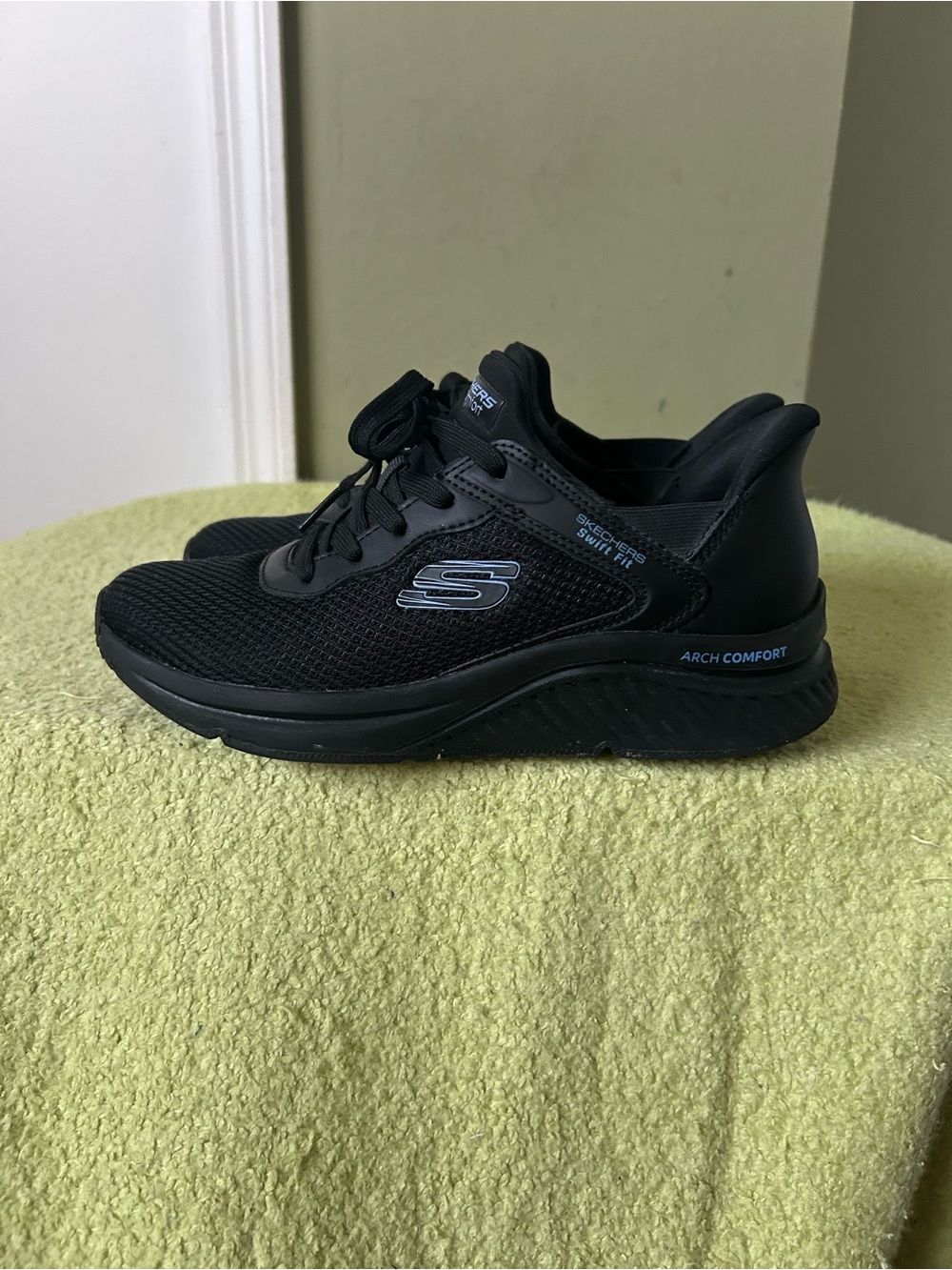 Skechers Black Mesh Arch Comfort Lace-Up Sneakers with Blue Logo